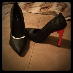 Size 7 1/2 quipid black and pink heels